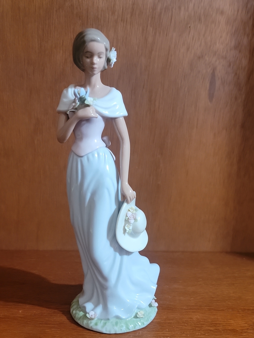 Avon 2002 Moments & Memories Figurine